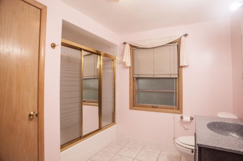 4220 86, Milwaukee WI 53222-1704 exterior