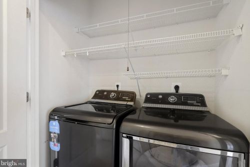 6747 Applemint Ln, Alexandria VA 22310-2649 exterior