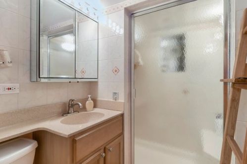 3935 Greenleaf Ave, Chicago IL 60626-2882 exterior