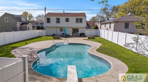 80 Remsen Ave, Avenel NJ 07001-1256 exterior