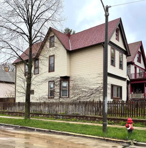 1002 Meinecke Ave, Milwaukee, WI 53212-3446