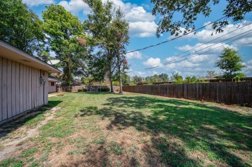 241 Normal Park Dr, Huntsville TX 77320-3438 exterior