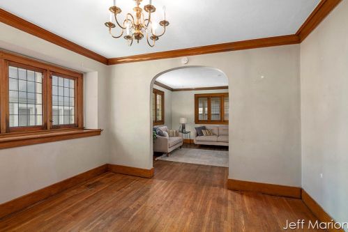 615 Diamond Ave, Grand Rapids MI 49503-1845 exterior