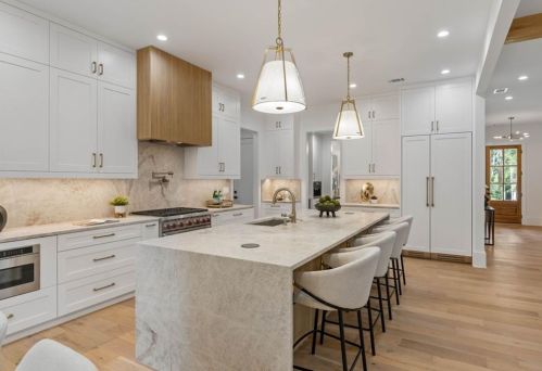 3918 Flowerland Dr, Atlanta GA  30319-1806 exterior