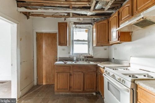 227 10 St, Darby PA 19023-1707 exterior