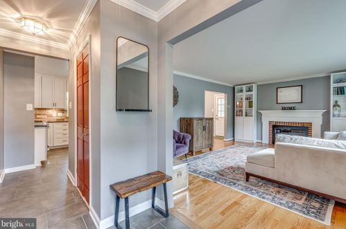 2000 Rampart Dr, Alexandria VA  22308-1637 exterior