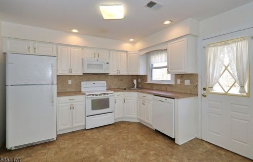 15 Harwich Ct, Scotch Plains NJ  07076-3164 exterior