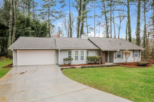 6775 Timberclair Ct, Lithonia GA  30058-3010 exterior