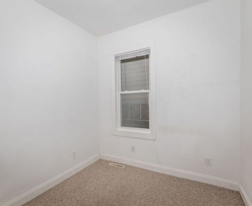 1856 Arlington Pl, Milwaukee WI 53202-1619 exterior