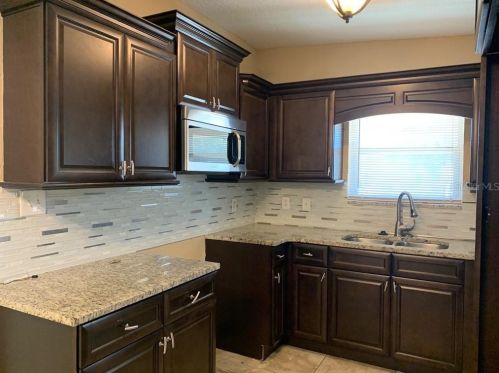 5917 Bolling Dr, Orlando FL 32808-6010 exterior