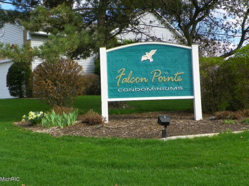 2582 Falcon Pointe Dr, Grand Rapids, MI 49534-7555