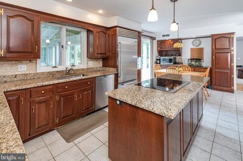 197 Brookstone Dr, Princeton NJ 08540-2403 exterior