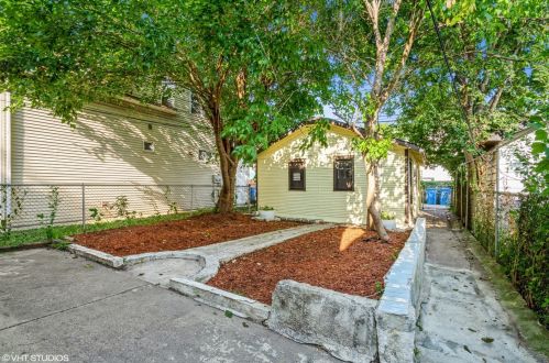 4023 Kilbourn Ave, Chicago IL 60641-1909 exterior