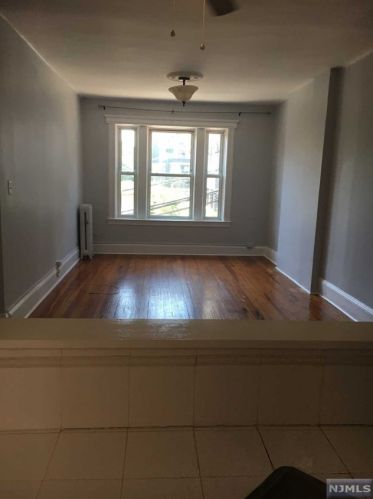 23 Russell Ave, Edgewater NJ  07020-1110 exterior