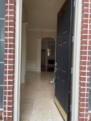 10206 Waters Dr, Irving, TX 75063-5352