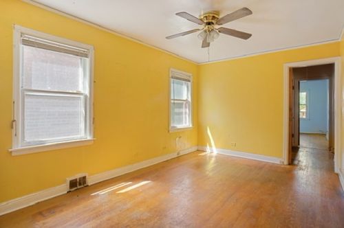 8516 Blackstone Ave, Chicago IL 60637-1823 exterior