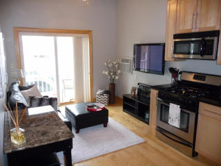 1641 Franklin Pl, Milwaukee WI  53202-1560 exterior