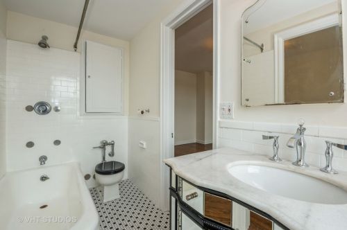 5555 Sheridan Rd, Chicago IL  60640-1609 exterior