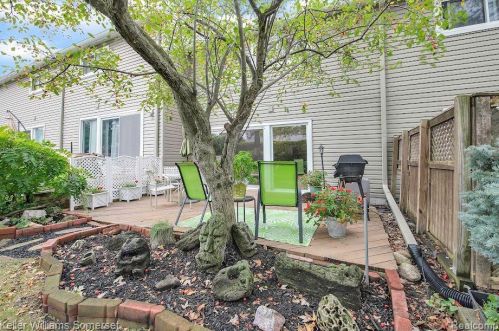 737 Kirts Blvd, Troy MI 48084-4863 exterior