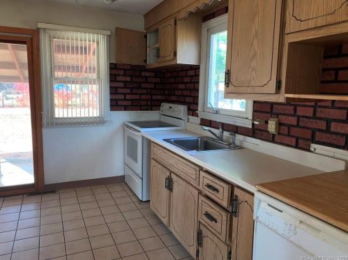 101 Ave, Windsor Locks CT 06096-2130 exterior