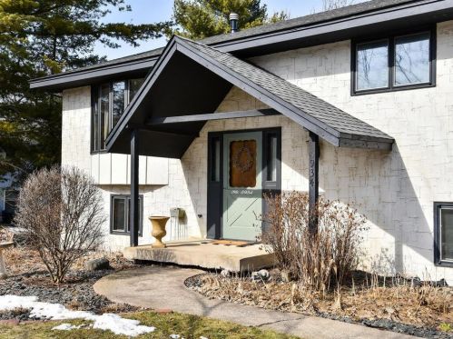 5934 Main St, Maple Plain, MN 55359-9359