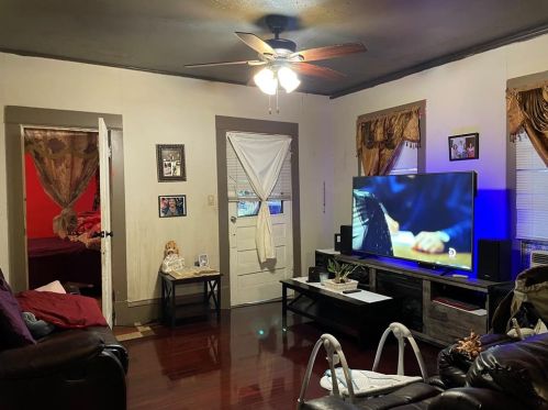 1004 Bishop Ave, Dallas TX  75208-4111 exterior