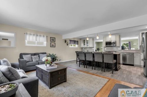 51 Stony Rd, Edison NJ 08817-3236 exterior