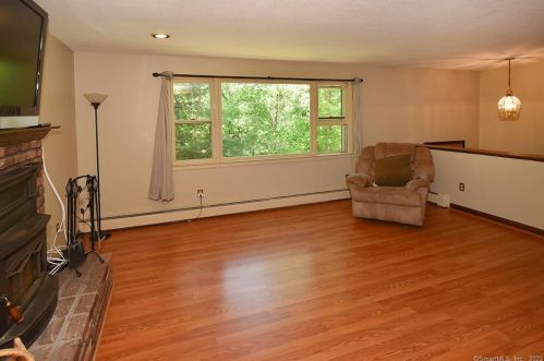 16 Ladd Rd, Ellington CT 06029-3104 exterior