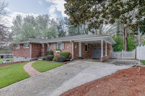 2996 Cravenridge Dr, Atlanta, GA 30319-2951