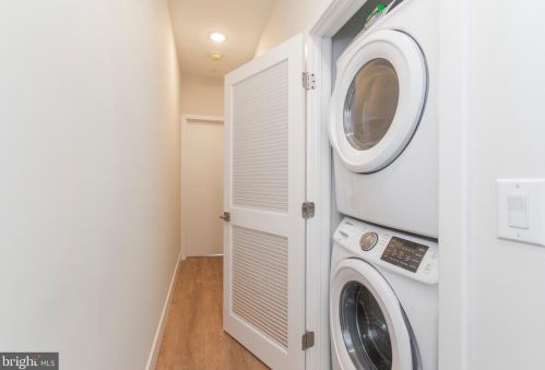 1958 8th St, Philadelphia PA 19122-2023 exterior