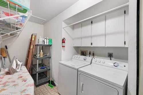 4039 Northlight Dr, Naples FL 34112-5065 exterior