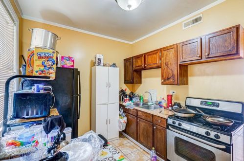 6613 Justine St, Chicago, IL 60636-2809