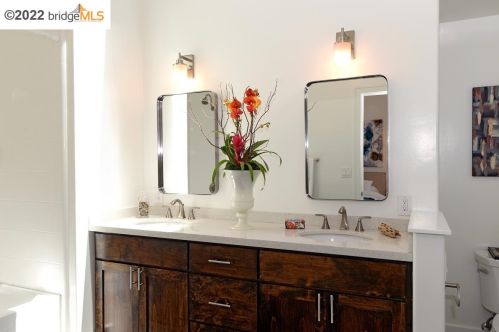 2424 8 St, Berkeley CA 94710-2501 exterior