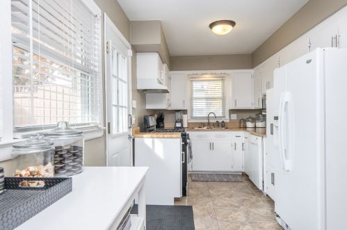 9911 Sarasota Pl, Milwaukee WI 53222-1459 exterior