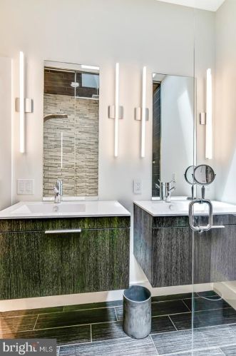 1261 26 St, Philadelphia PA 19146-4402 exterior