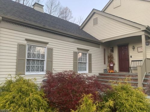 24 Chaucer Dr, Hackettstown, NJ 07840-4700