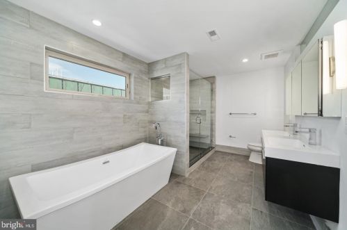 1342 19 St, Philadelphia PA 19146-4665 exterior