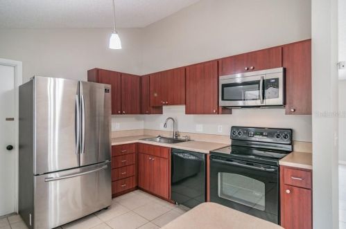 10112 Enchanted Oaks Ct, Tampa FL  33615-1616 exterior