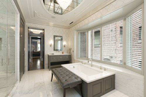 1449 Astor St, Chicago IL 60610-1608 exterior