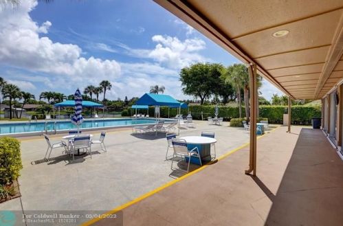 3 Mayfair Ln, Boynton Beach FL 33426-7717 exterior