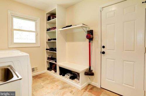 733 Rdg Dr, Mc Lean VA 22101-1620 exterior