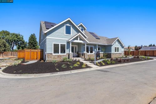 1711 Berrywood Dr, Concord CA 94521-2142 exterior