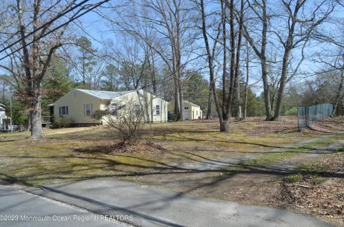 227 Jackson Pines Rd, Jackson Twp, NJ 08527-2947