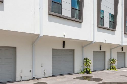 401 Oregon Ave, Tampa FL  33606-1212 exterior