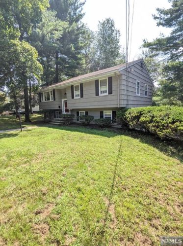 138 Grant Ave, Cresskill NJ  07626-1419 exterior