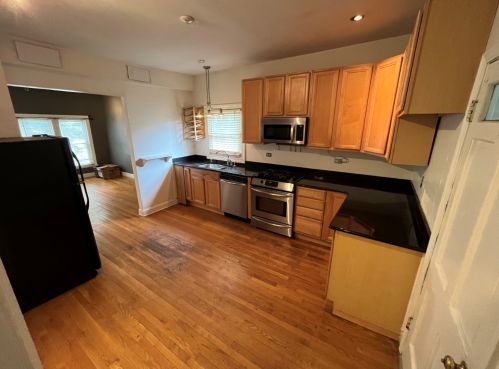 2225 Oakdale Ave, Chicago IL  60618-8001 exterior