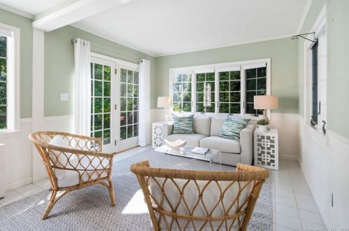 31 Crst Rd, Norwalk CT 06853-1207 exterior