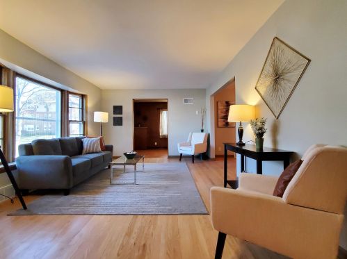 1631 Chateau Pl, Milwaukee WI 53217-6022 exterior