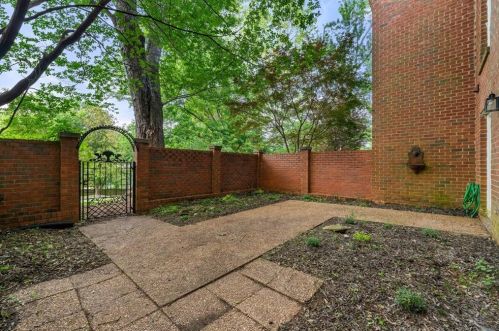 423 Jefferson Cir, Atlanta, GA 30328-2636