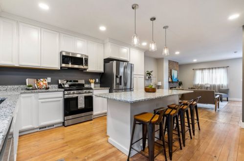 1814 Fox Way, Pittsburgh PA  15203-1732 exterior